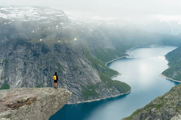 Trolltunga Norveç'te muhteşem güzelliktir