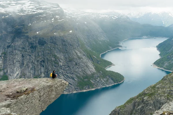 Χώρου (Trolltunga) στη Νορβηγία είναι θαυμάσιο ομορφιά — Φωτογραφία Αρχείου