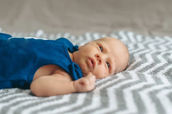 Bebé recién nacido en la habitación — Foto de Stock