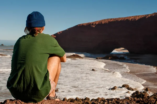 Um homem que derramou com a natureza — Fotografia de Stock