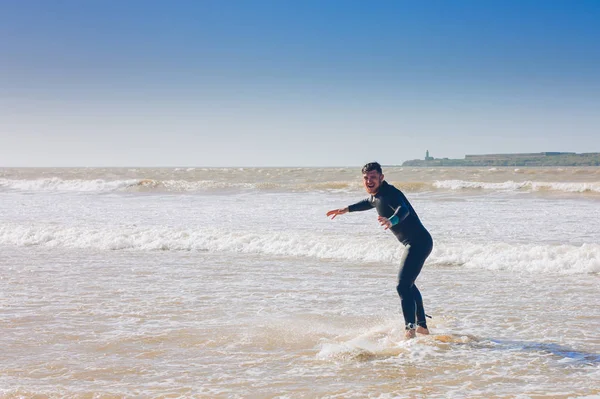 Surfing na Oceanie czuje się wolna — Zdjęcie stockowe