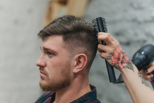 Rasoirs dangereux dans le salon de coiffure — Photo