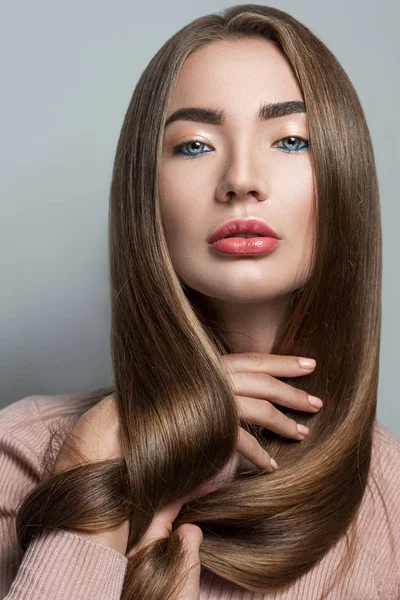 Retrato Bela Menina Sensual Com Cabelo Bonito — Fotografia de Stock