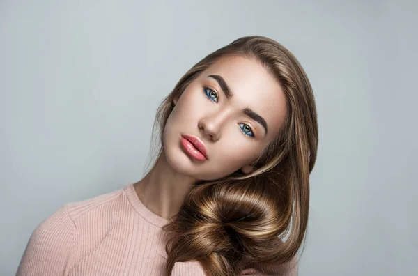 Retrato Bela Menina Sensual Com Cabelo Bonito — Fotografia de Stock