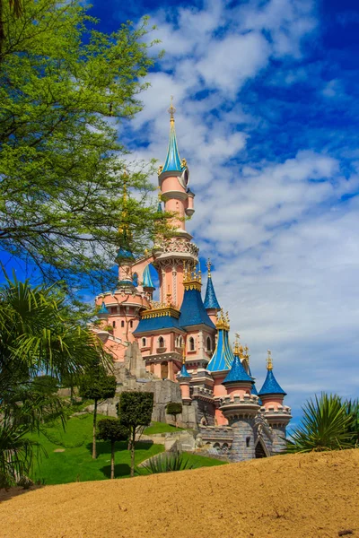 Sleeping Beauty castle in Disneyland Paris, Eurodisney redactioneel. — Stockfoto