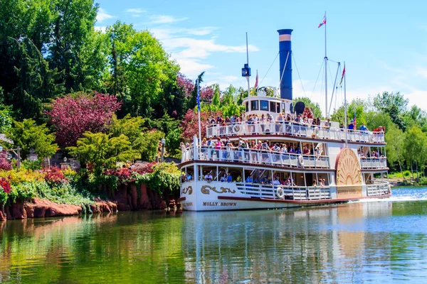 Mark Twain Riverboat in Disneyland Resort Paris. Thunder mesa riverboat landing. Foto voorraad. — Stockfoto