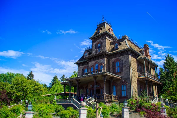 Phantom Manor w regionie Disneyland Resort Paris. — Zdjęcie stockowe