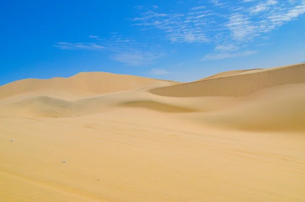 Dunas de arena del desierto de Atacama, cerca de Huacachina en la región de Ica, Perú — Foto de Stock