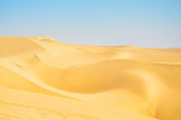 Dunas de arena del desierto de Atacama, cerca de Huacachina en la región de Ica, Perú — Foto de Stock
