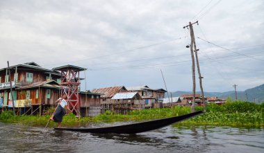 Geleneksel kayan köy evleri Inle Gölü, Myanmar