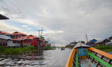 Geleneksel kayan köy evleri Inle Gölü, Myanmar
