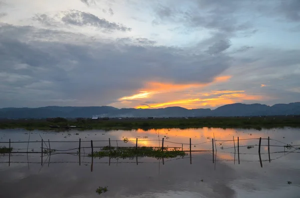호수, 인 레 호수, 미얀마 자 낚시 마 석양 — 스톡 사진