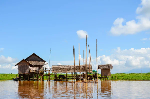 Geleneksel kayan köy evleri Inle Gölü, Myanmar