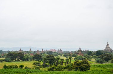 Tapınak ve pagodadan Bagan Plains, Myanmar