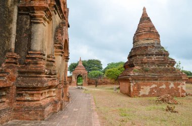 Tapınak ve pagodadan Bagan Plains, Myanmar