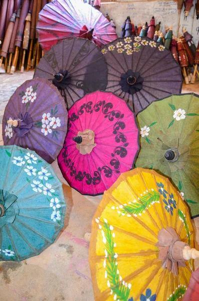 전통 수 제 종이 우산 — 스톡 사진