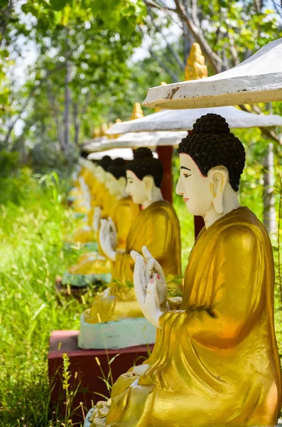 Migliaia di statue di Buddha a Sagaing Hill, Myanmar — Foto Stock
