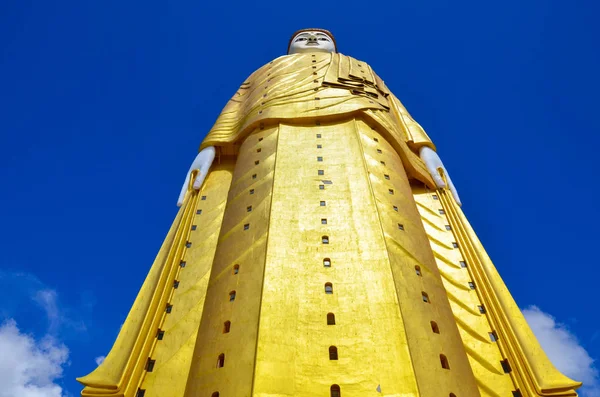 Buddha gigante in piedi di Monywa, Myanmar — Foto Stock