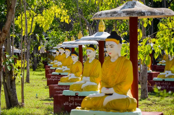 Migliaia di statue di Buddha a Sagaing Hill, Myanmar — Foto Stock