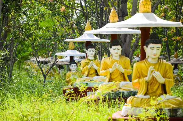 Migliaia di statue di Buddha a Sagaing Hill, Myanmar — Foto Stock