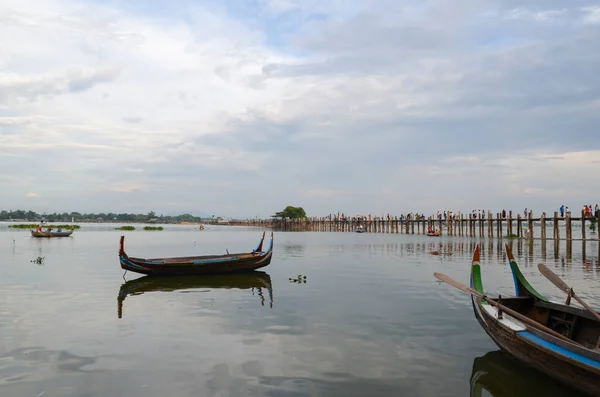 Boat riding in Amarapura, near U-bein Bridge — Stock Photo, Image