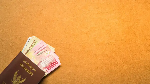 Таиланд Паспорт и деньги для плана путешествия, Отдых — стоковое фото
