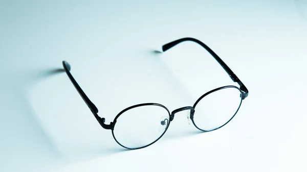 Lunettes rétro nerd noires sur fond blanc (lunettes ) — Photo