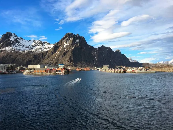Kota Svolvaer di Norwegia utara . — Stok Foto