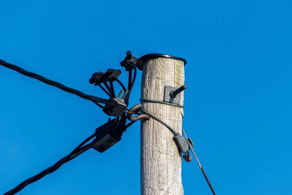 Norveç 'te elektrik direği / elektrik hattı.