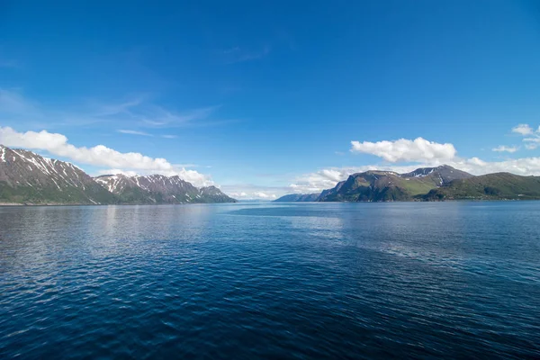 Prachtig Kustlandschap Buiten Het Dorp Oksfjord Gemeente Loppa Finnmark Noorwegen — Stockfoto