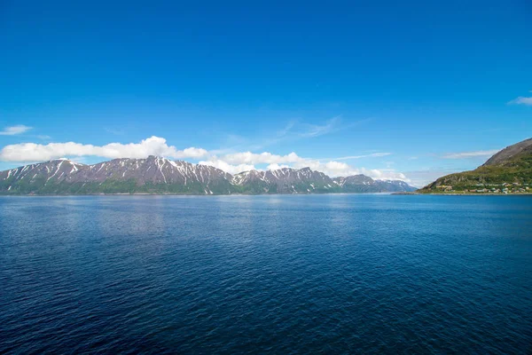 挪威芬马克Loppa市Oksfjord村外美丽的海岸景观 — 图库照片