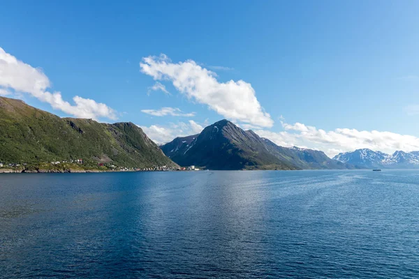 Village Oksfjord Dans Beaux Environnements Dans Nord Norvège Oksfjord Est — Photo