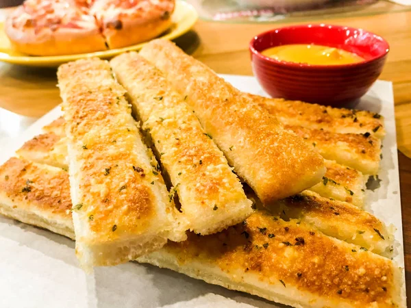 Zelfgemaakte Cheesy Breadsticks — Stockfoto