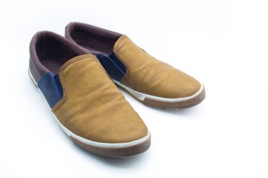 Kahverengi ayakkabılar beyaz arkaplanda izole edilmiş