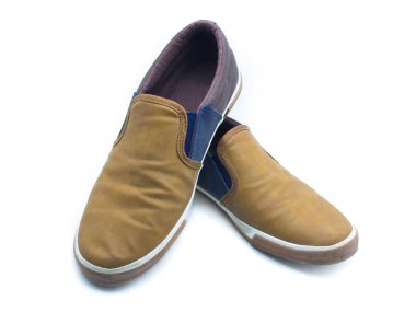 Beyaz arka plan üzerinde izole kahverengi ve mavi spor ayakkabı