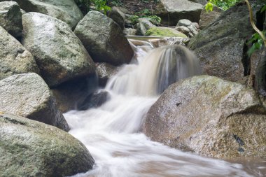 şelale Chonburi, Tayland. şelale yağmur sonra. şelale orman.
