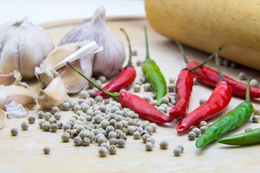 yemek pişirmek için malzeme yukarıya kapatmak.