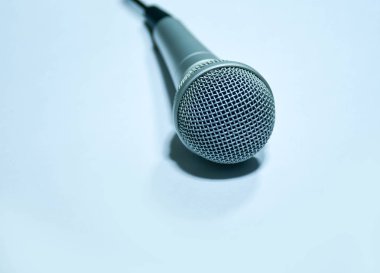 Yüzeyde yalan mikrofon (karaoke)