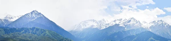 Panoramische Opname Van Met Sneeuw Bedekte Bergen Winter Voorjaar Kazachstan — Stockfoto