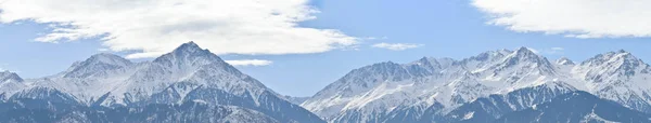 Foto Panorámica Montañas Nevadas Invierno Primavera Kazajstán Almaty —  Fotos de Stock