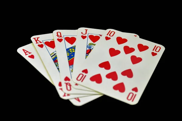 Pokerde siyah arkaplanda kart oynamanın kombinasyonu - Royal Floş