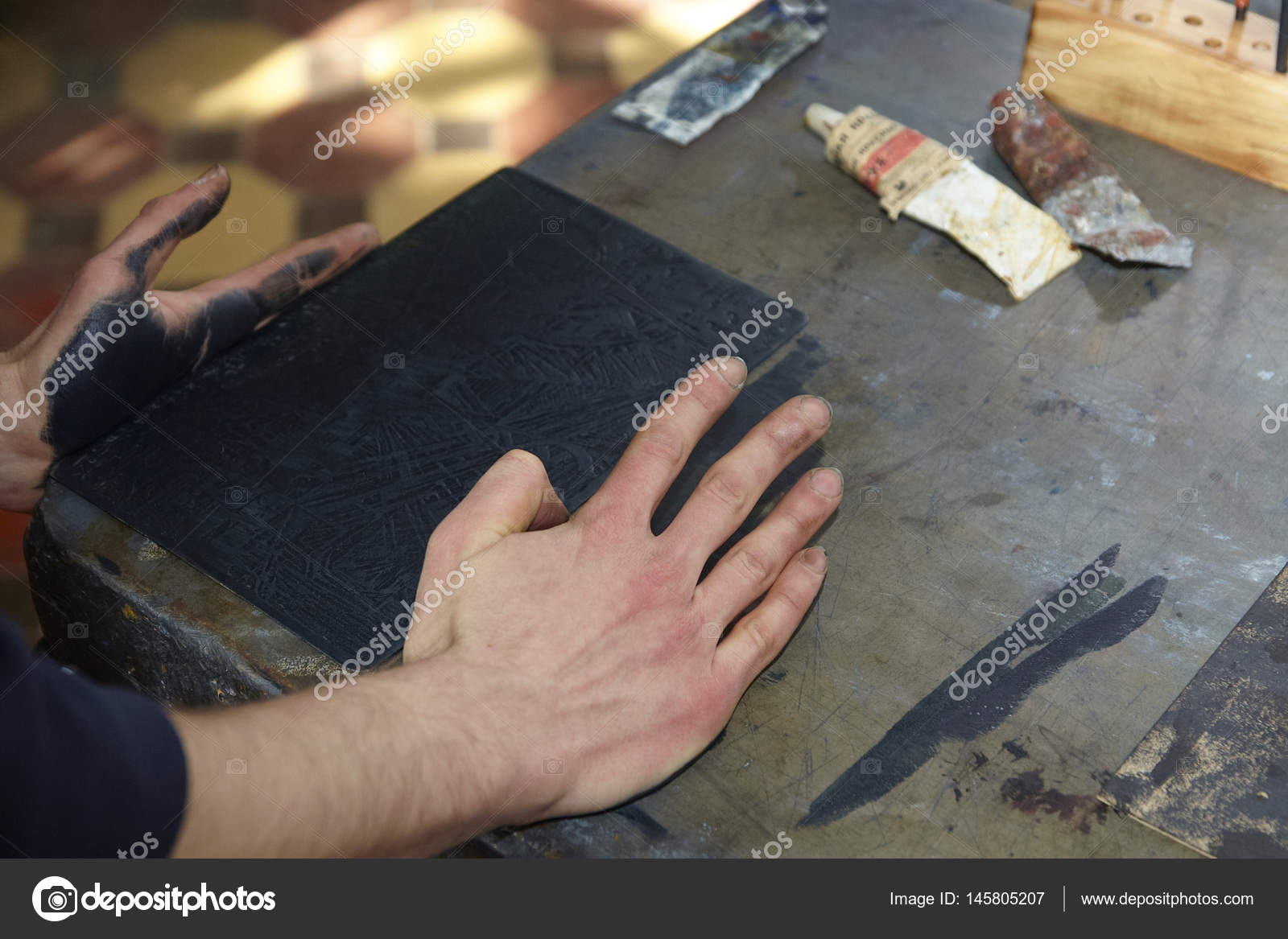 Hand metal polishing process — Stock Photo © tedgun 145805207
