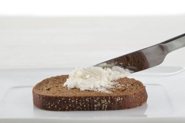 Çikolatalı ekmek tereyağı ile