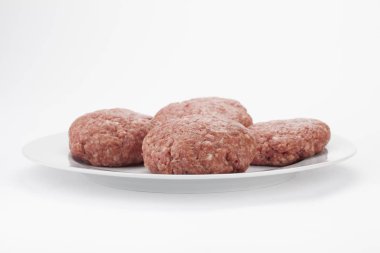 Beyaz karşı ham sığır eti Burger