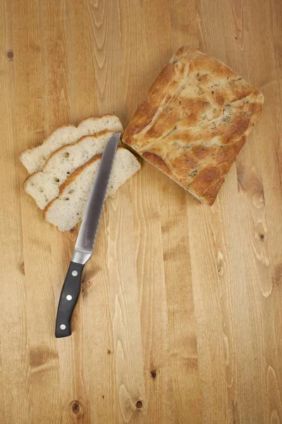 ekmek dilimleri ve bıçak