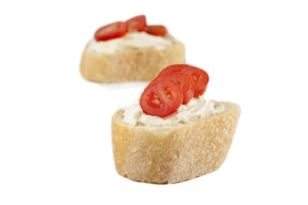 Slices of bun with butter and tomatoes — Stock Photo, Image