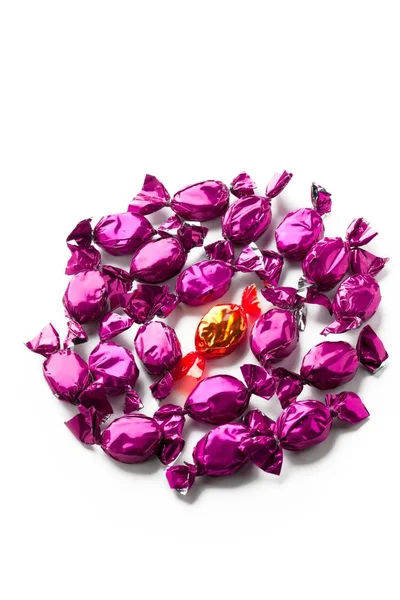 Mor şeker bir bir altın şeker arasında görünümünü