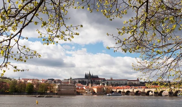 Panoramablick auf die Prager Burg — Stockfoto