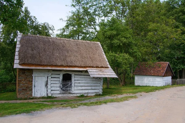 Graneros históricos en el campo checo —  Fotos de Stock