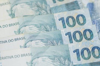 Brezilya para ile makro yakın çekim. 100 faturalar olarak adlandırılan gerçek. Ekonomi kavramı görüntü. 